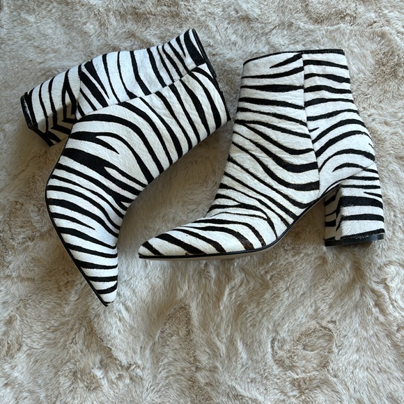 Marc Fisher zebra printed booties, size 5 🦓 - Picture 1 of 10
